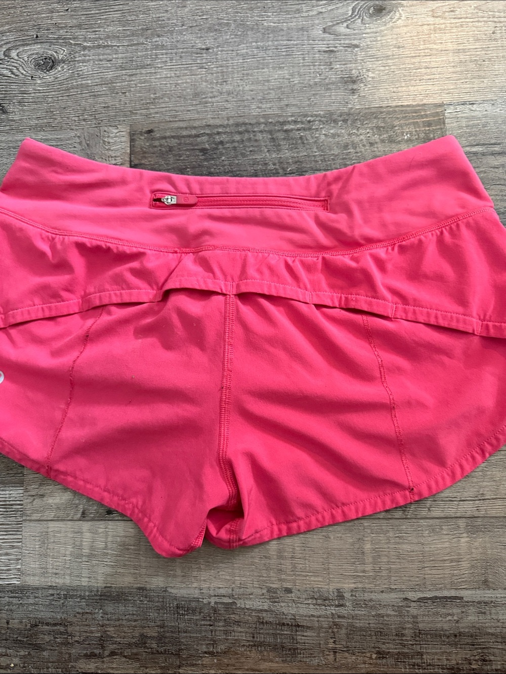 lululemon hotty hot shorts 2.5 inch - Picture 2 of 3